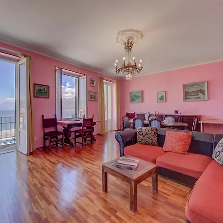 Apartment Il Porticciolo Stunning View - Happy Stresa
